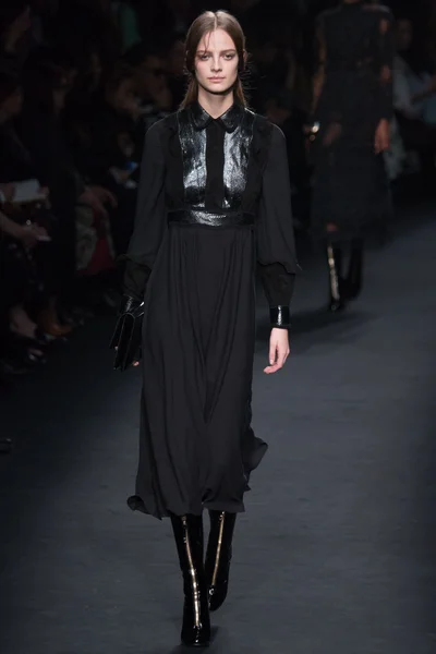 Look 15